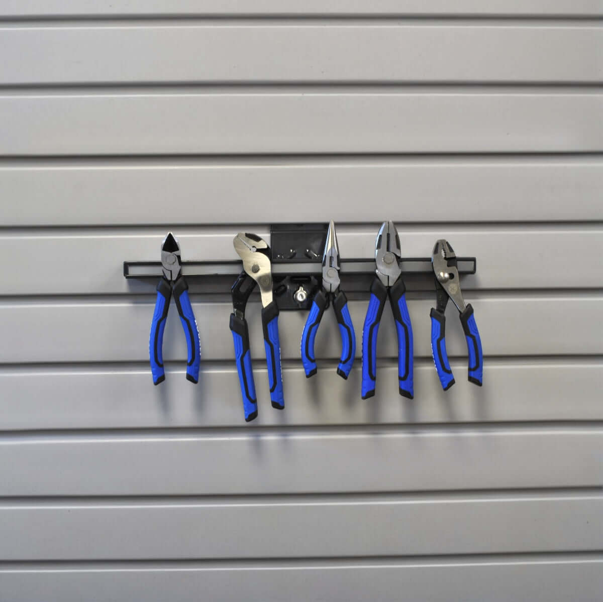 15" MAGNETIC TOOL BAR | Serious Garages