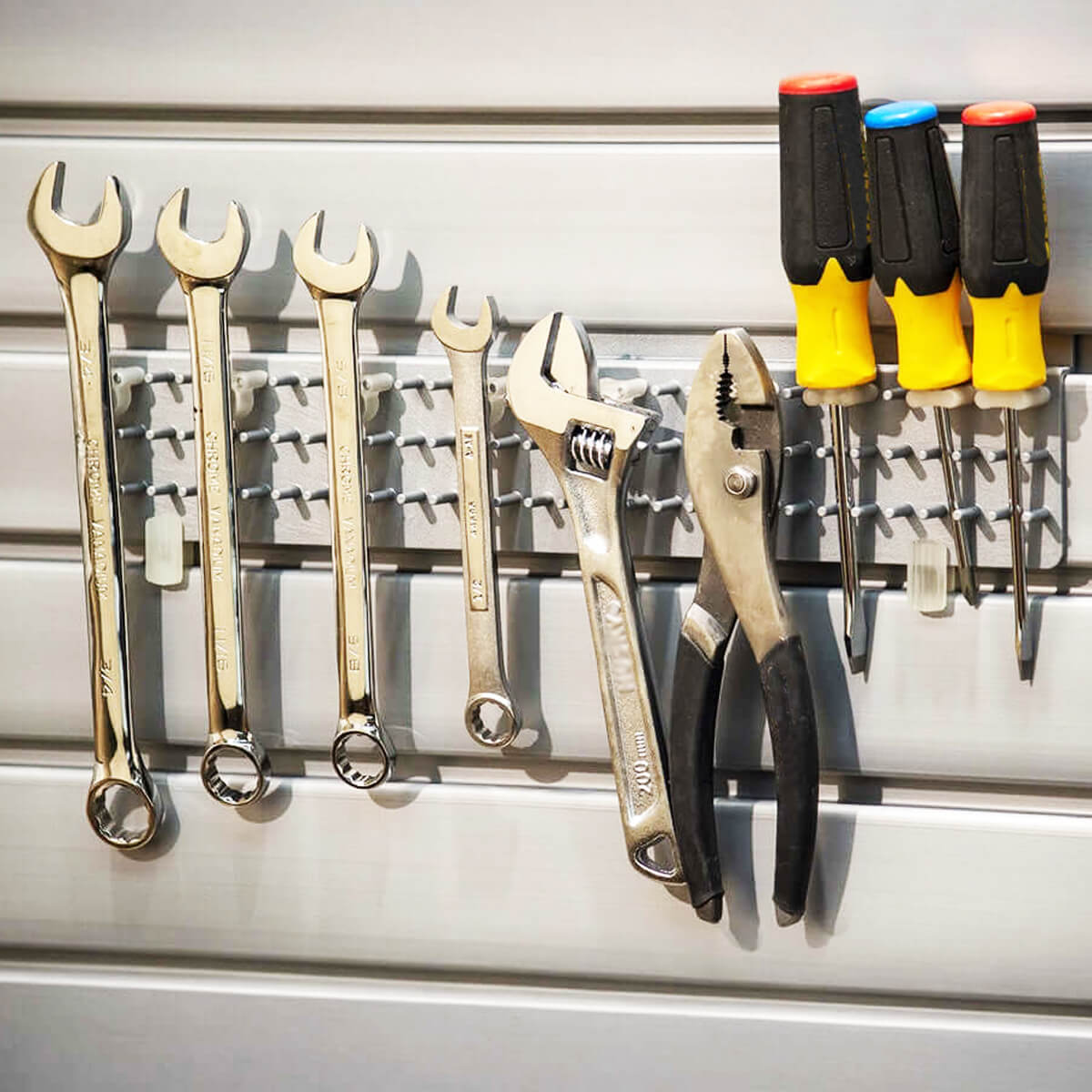 HANDIWALL 15″ MAGNETIC TOOL PAD | Serious Garages