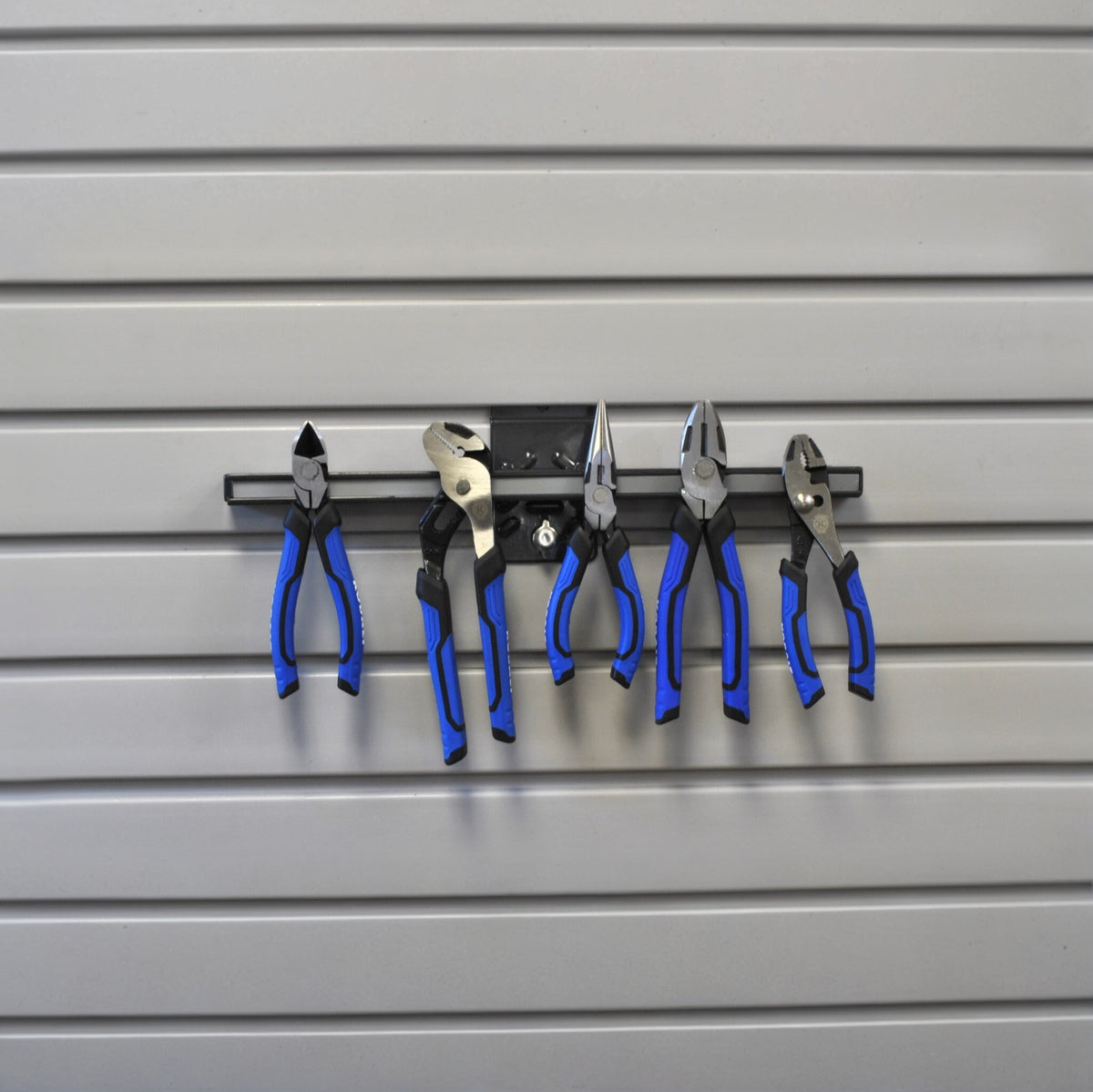 15″ MAGNETIC TOOL BAR|Wall Storage|Serious Garages